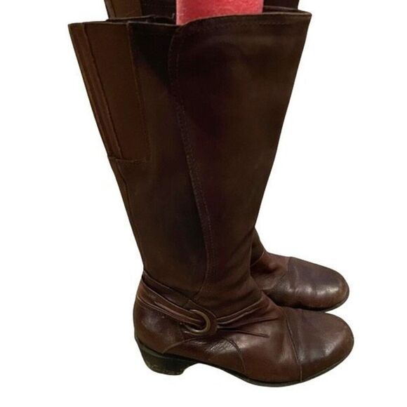 Clarks Womens Brown Two Tone Leather Tall Boots 7.5M Bronze Accent 1.75” Heel - Picture 4 of 8